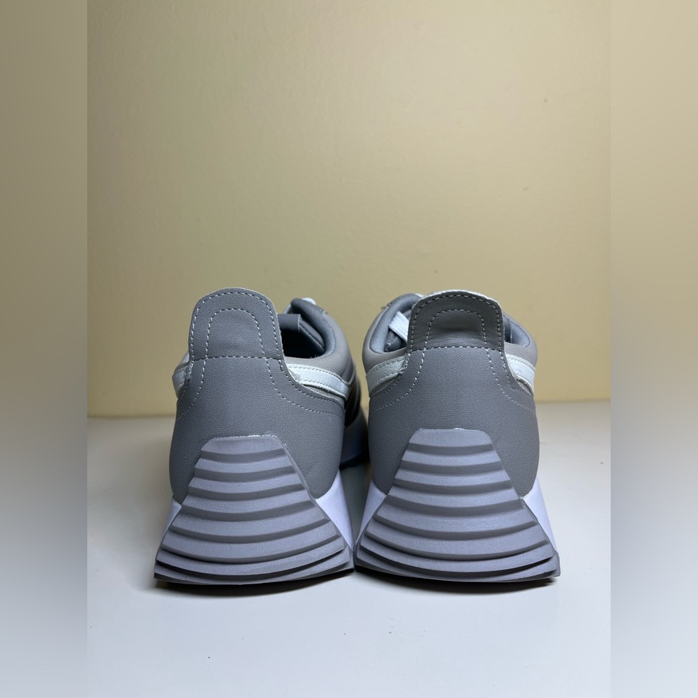 NWT - Women’s Dolce Vita “Bynx” Sneakers 2Tone with shoe lace- Taupe White -8.5 - Picture 7 of 9